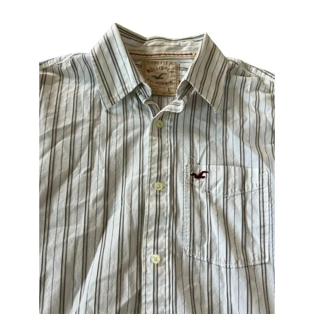 Hollister California Mens Button Up Shirt White Red Size Large Striped‎ Collared